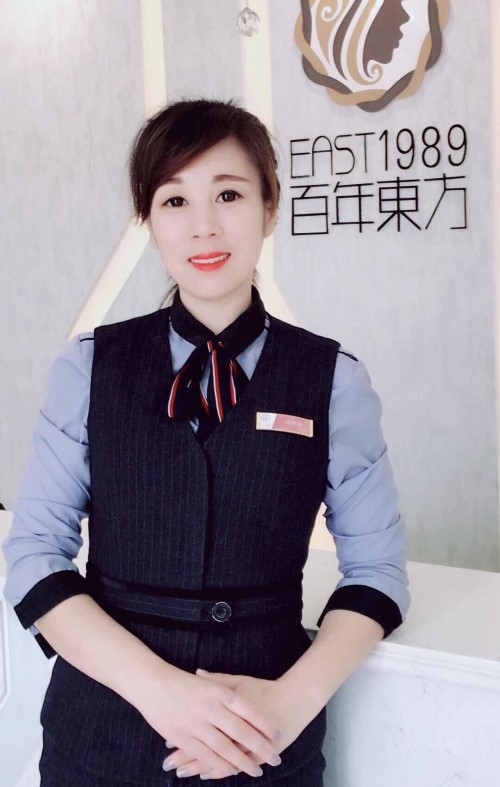  青花美甲怎么做？保定東方技工學(xué)校教你巧做美甲！