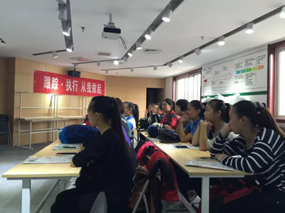 開展教學(xué)實習(xí) 深入校企合作