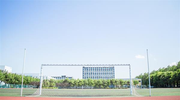 山東化工學(xué)校有哪些專業(yè)？近期有很多學(xué)生家長(zhǎng)前來(lái)報(bào)名咨詢小編，想要了解山東化工學(xué)校專業(yè)設(shè)置情況，為報(bào)考做好充分準(zhǔn)備。那么山東化工學(xué)校到底開設(shè)了那些專業(yè)呢？相信你已經(jīng)迫不及待地想要了解了吧！今天小編就為大家介紹一下山東化工學(xué)校專業(yè)情況了！     山東化工學(xué)校專業(yè)設(shè)置情況以及所獲證書  專業(yè)方向：石油煉制 ※所獲職業(yè)資格證書：化工總控工（高級(jí)工、技師）　燃料油生產(chǎn)工（高級(jí)工、技師）  專業(yè)方向：化工工藝 ※所獲職業(yè)資格證書：化工總控工（高級(jí)工、技師）  專業(yè)方向：精細(xì)化工 ※培養(yǎng)目標(biāo)及就業(yè)方向：掌握有機(jī)化工產(chǎn)品合成基礎(chǔ)知識(shí)，具備生產(chǎn)裝置運(yùn)行與控制、現(xiàn)場(chǎng)技術(shù)管理的職業(yè)技能，在醫(yī)藥、農(nóng)藥、染料、涂料等領(lǐng)域從事生產(chǎn)工藝操作及控制、產(chǎn)品質(zhì)量監(jiān)控、精細(xì)化工產(chǎn)品研發(fā)等工作的高素質(zhì)技能型專門人才  專業(yè)方向：煤化工 ※所獲職業(yè)資格證書：化工總控工（高級(jí)工、技師）  專業(yè)方向：化學(xué)制藥 ※所獲職業(yè)資格證書：化工總控工（高級(jí)工、技師）  專業(yè)方向：化工機(jī)械維修 ※所獲職業(yè)資格證書：化工檢修鉗工（高級(jí)工、技師）  專業(yè)方向：機(jī)電設(shè)備安裝與維修 ※所獲職業(yè)資格證書：維修電工（高級(jí)工、技師）  專業(yè)方向：工業(yè)機(jī)器人應(yīng)用與維護(hù) ※所獲職業(yè)資格證書：維修電工（高級(jí)工、技師）  專業(yè)方向：焊接機(jī)器人應(yīng)用與維護(hù) ※所獲職業(yè)資格證書：化工檢修焊工（高級(jí)工、技師）維修電工（高級(jí)工、技師）  專業(yè)方向：無(wú)人機(jī)操控技術(shù) ※所獲職業(yè)資格證書：民 用 無(wú) 人 駕 駛 航 空 器 系 統(tǒng) 駕 駛 員 合 格 證（AOPA）  專業(yè)方向：數(shù)控加工 ※所獲職業(yè)資格證書：數(shù)控車工（高級(jí)工、技師）  專業(yè)方向：化工儀表及自動(dòng)化 ※所獲職業(yè)資格證書：化工儀表維修工（高級(jí)工、技師）  專業(yè)方向：電氣自動(dòng)化設(shè)備安裝與維護(hù) ※所獲職業(yè)資格證書：維修電工（高級(jí)工、技師）  專業(yè)方向：計(jì)算機(jī)網(wǎng)絡(luò)應(yīng)用 ※所獲職業(yè)資格證書：計(jì)算機(jī)網(wǎng)絡(luò)管理員（高級(jí)工）、計(jì)算機(jī)網(wǎng)絡(luò)管理員(技師)  專業(yè)方向：工業(yè)分析與檢驗(yàn) ※所獲職業(yè)資格證書：化學(xué)檢驗(yàn)工（高級(jí)工、技師）  專業(yè)方向：計(jì)算機(jī)應(yīng)用與維修 ※所獲職業(yè)資格證書：電子計(jì)算機(jī)維修工（高級(jí)工）、電子計(jì)算機(jī)維修工（技師）  專業(yè)方向：市場(chǎng)營(yíng)銷 ※所獲職業(yè)資格證書：營(yíng)銷師（高級(jí)工）  專業(yè)方向：環(huán)境保護(hù)與檢測(cè) ※所獲職業(yè)資格證書：化學(xué)檢驗(yàn)工（高級(jí)工、技師）  專業(yè)方向：工業(yè)自動(dòng)化儀器儀表裝配與檢修 ※所獲職業(yè)資格證書：工 業(yè) 自 動(dòng) 化 儀 器 儀 表 與 裝 置 裝 配 工 （ 高 級(jí)工）、工業(yè)自動(dòng)化儀器儀表與裝置裝配工（技師）  專業(yè)方向：電子商務(wù) ※所獲職業(yè)資格證書：助理電子商務(wù)師、電子商務(wù)運(yùn)營(yíng)專才認(rèn)證  專業(yè)方向：物流管理 ※所獲職業(yè)資格證書：助理物流師  專業(yè)方向：汽車檢測(cè)與維修 ※所獲職業(yè)資格證書：汽車修理工（高級(jí)工）  專業(yè)方向：汽車技術(shù)服務(wù)與營(yíng)銷 ※所獲職業(yè)資格證書：汽車修理工（高級(jí)工）  專業(yè)方向：幼兒教育 所獲職業(yè)資格證書：國(guó)家三級(jí)（高級(jí)技能）職業(yè)資格證、普通話等級(jí)證書、函授學(xué)前教育?？茖W(xué)歷、幼兒教師資格證   看了山東化工學(xué)校專業(yè)設(shè)置情況，你都看清楚了嗎？有沒有你喜歡的專業(yè)呢？有就快來(lái)山東化工學(xué)校報(bào)名吧！