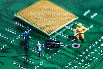 青島電子技術應用專業(yè)學校畢業(yè)后還能去海信工作嗎？