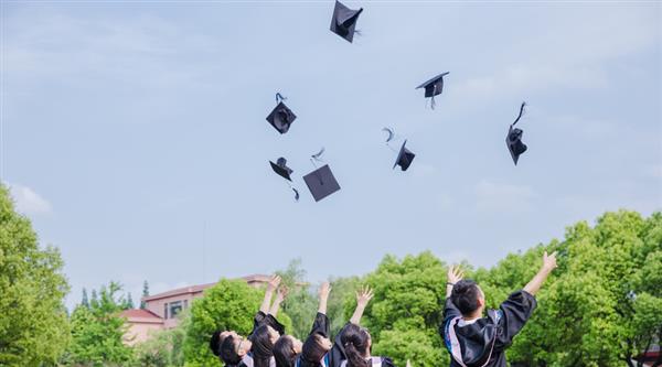 青島中魯中等專業(yè)學(xué)校海信班怎么樣？