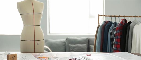 秦皇島學(xué)服裝設(shè)計(jì)去哪所學(xué)校？