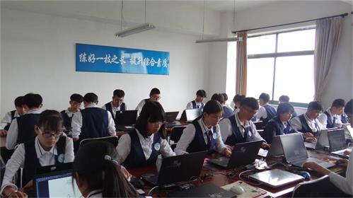 威海有商務(wù)日語（+計(jì)算機(jī)平面設(shè)計(jì)）專業(yè)嗎？