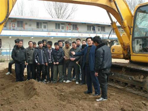 濟南駿大挖掘機培訓學校怎么樣？