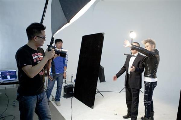 邢臺(tái)市飛翔攝影化妝學(xué)校：手持?jǐn)z影有哪些技巧？